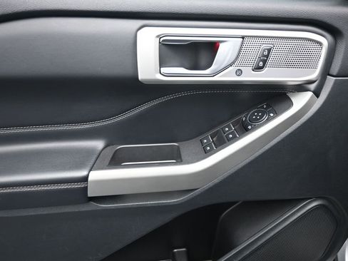 Used 2023 Ford Explorer Limited image 18