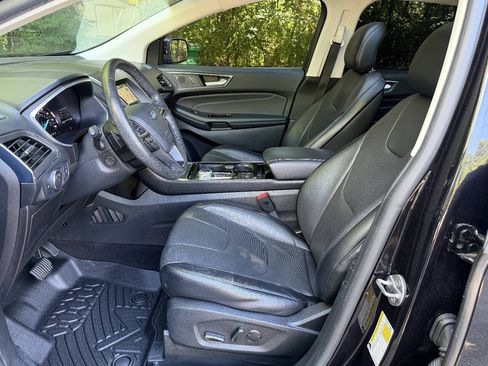 Used 2019 Ford Edge Titanium w/ Equipment Group 301A AWD/4WD image 11