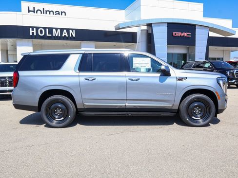 New 2026 GMC Yukon XL Elevation w/ Elevation Premium Package AWD/4WD image 2