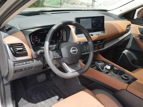 Certified 2025 Nissan Rogue Platinum w/ Platinum Premium Package AWD/4WD image 4
