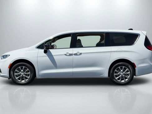 New 2026 Chrysler Pacifica Limited AWD/4WD image 2