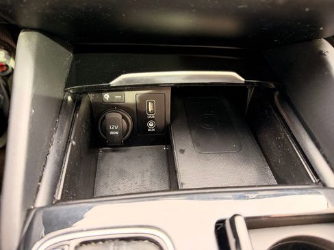 Used 2018 Kia Cadenza Technology image 25