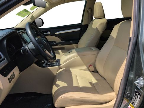 Used 2018 Toyota Highlander XLE FWD image 22