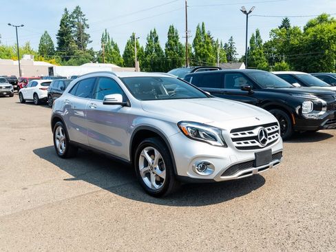 Used 2020 Mercedes-Benz GLA 250 4MATIC w/ Premium Package image 26