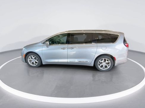 Used 2018 Chrysler Pacifica Limited FWD image 5