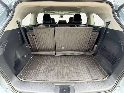 Used 2020 Toyota Highlander XLE FWD image 7