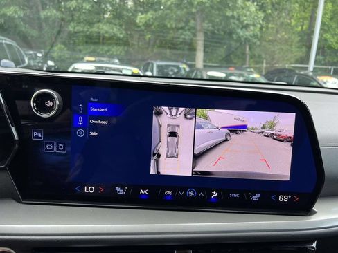 Used 2024 Chevrolet Traverse LT w/ Enhanced Driving Package FWD image 25