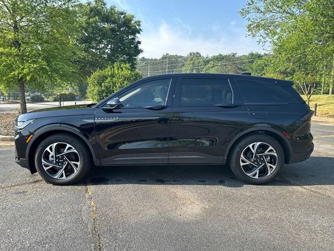 Used 2025 Lincoln Nautilus AWD/4WD image 11