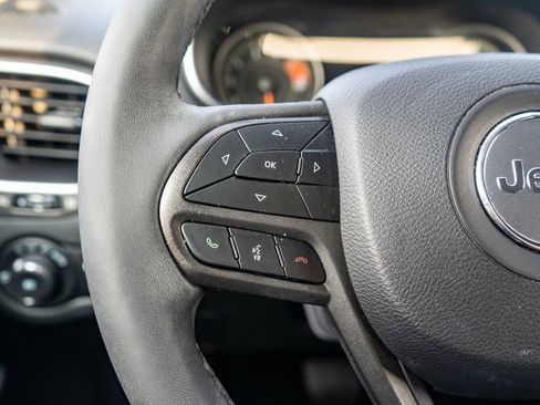 Used 2022 Jeep Cherokee Trailhawk image 18