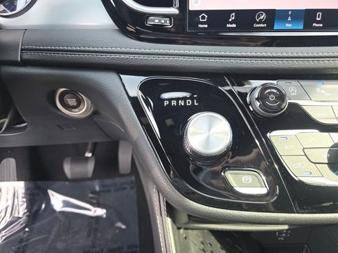 New 2026 Chrysler Pacifica Limited image 17