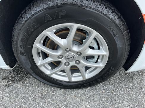 Used 2023 Chrysler Pacifica Touring-L FWD image 37