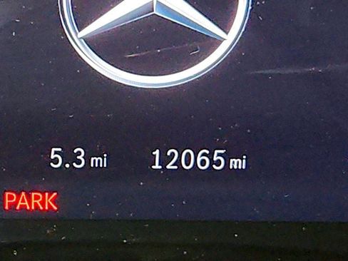 Used 2024 Mercedes-Benz GLS 580 4MATIC w/ E-Active Body Control Package image 15