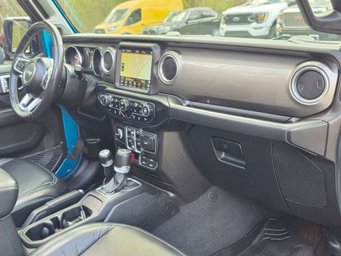 Used 2020 Jeep Wrangler Unlimited Sahara image 34