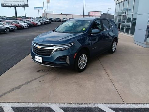 Used 2024 Chevrolet Equinox LT image 2