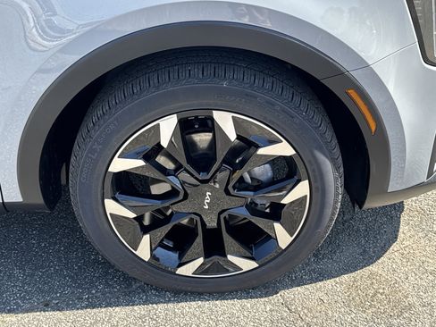 Used 2025 Kia Sorento EX w/ Panoramic Sunroof Package image 12