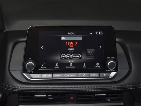 Used 2025 Nissan Rogue SV AWD/4WD image 36