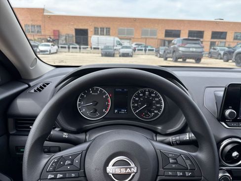 Used 2025 Nissan Sentra S FWD image 32