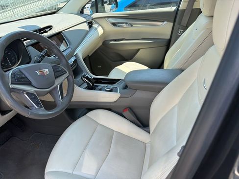 Used 2021 Cadillac XT5 Premium Luxury FWD image 3