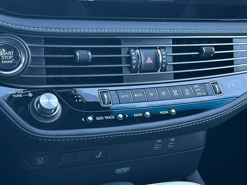 Used 2023 Lexus LS 500 F Sport image 19