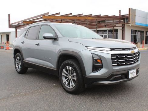 Used 2025 Chevrolet Equinox LT w/ Convenience Package II FWD image 1
