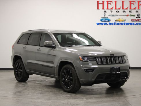 Used 2020 Jeep Grand Cherokee Altitude RWD image 1