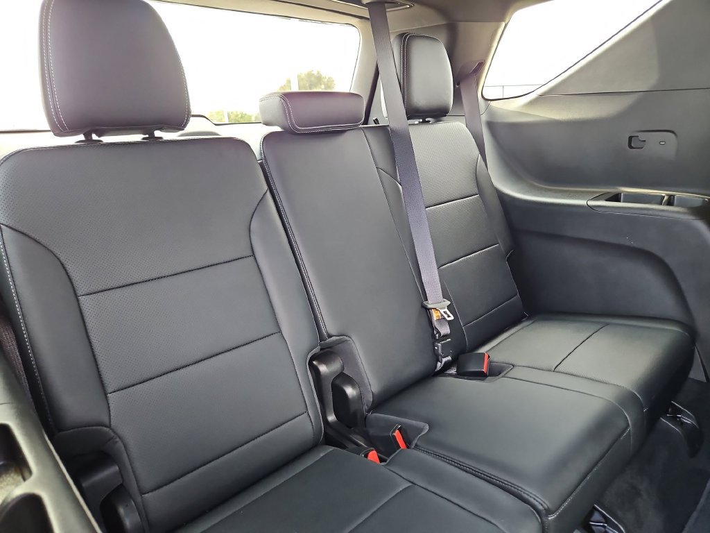 Used 2025 Chevrolet Traverse LT w/ Driver Confidence Package FWD image 26