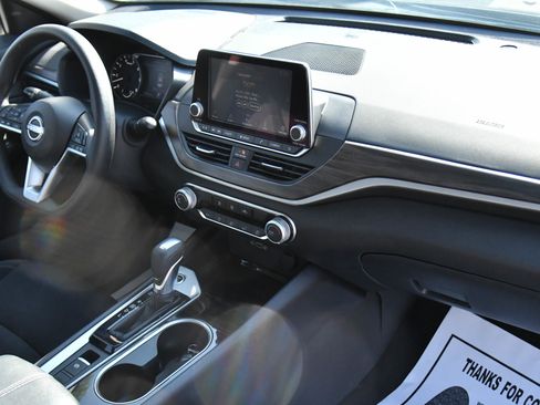 Used 2024 Nissan Altima 2.5 SV image 39