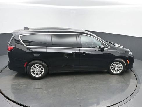 Used 2025 Chrysler Pacifica Select image 43