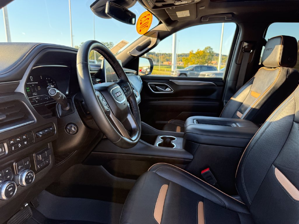 Used 2023 GMC Yukon XL AT4 w/ AT4 Premium Plus Package AWD/4WD image 4