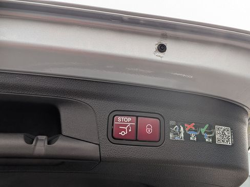 Certified 2025 Mercedes-Benz GLE 450 4MATIC image 33