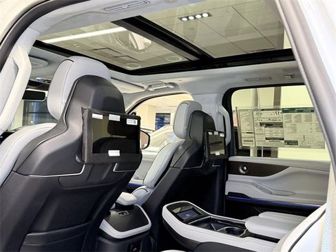 New 2025 Lincoln Navigator L Black Label w/ Black Label Special Edition image 25