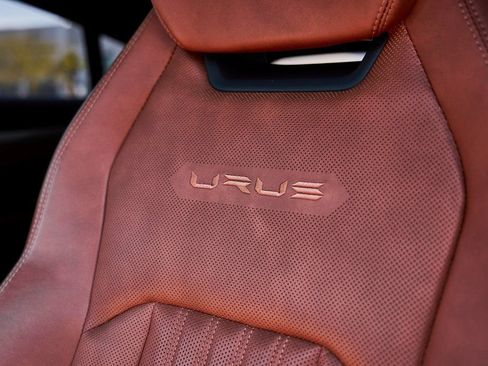 Used 2023 Lamborghini Urus S image 52