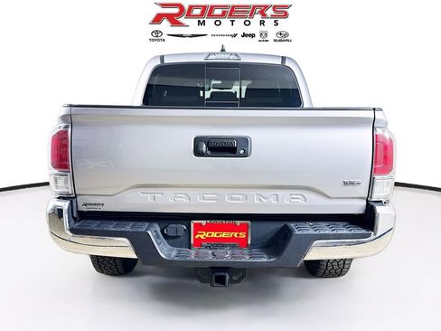 Certified 2021 Toyota Tacoma TRD Off-Road AWD/4WD image 12
