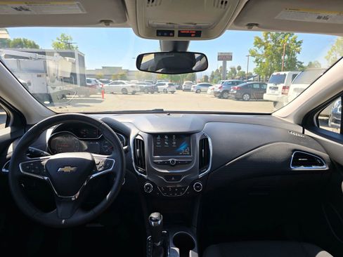 Used 2017 Chevrolet Cruze LT w/ Convenience Package image 14