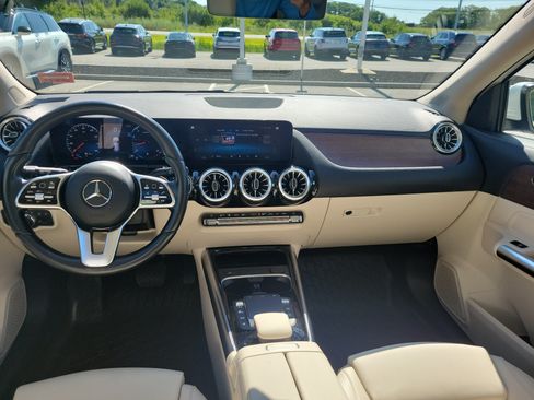 Used 2023 Mercedes-Benz GLA 250 4MATIC image 3