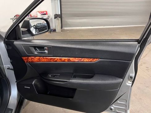 Used 2011 Subaru Outback 2.5i Limited image 12
