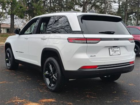 New 2025 Jeep Grand Cherokee Altitude w/ Trailer Tow Package image 8