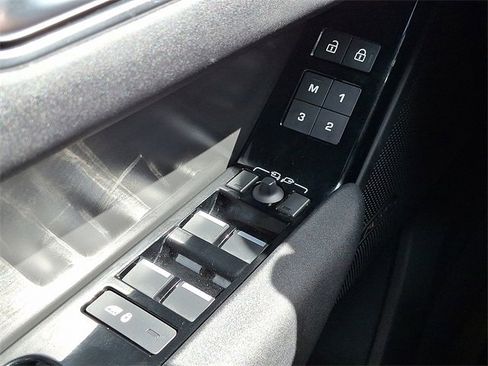 Used 2025 Land Rover Range Rover Velar Dynamic SE image 24