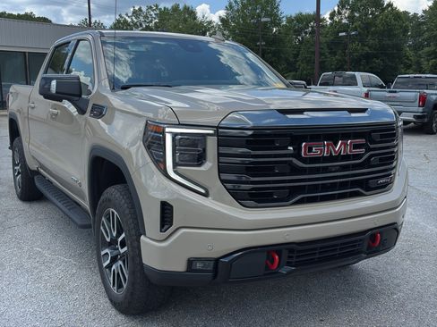 Used 2023 GMC Sierra 1500 AT4 w/ Technology Package AWD/4WD image 1