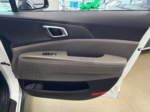 Used 2025 Kia Carnival EX FWD image 41