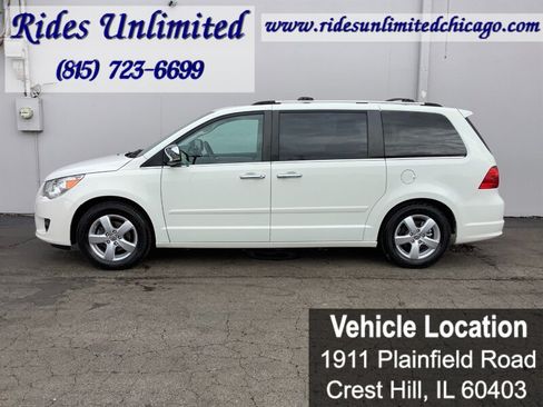 Used 2010 Volkswagen Routan SEL Premium FWD image 7
