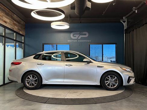 Used 2020 Kia Optima LX image 2