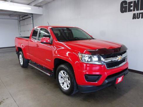 Used 2017 Chevrolet Colorado LT AWD/4WD image 4