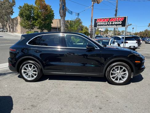 Used 2020 Porsche Cayenne w/ Driver Memory Package AWD/4WD image 9