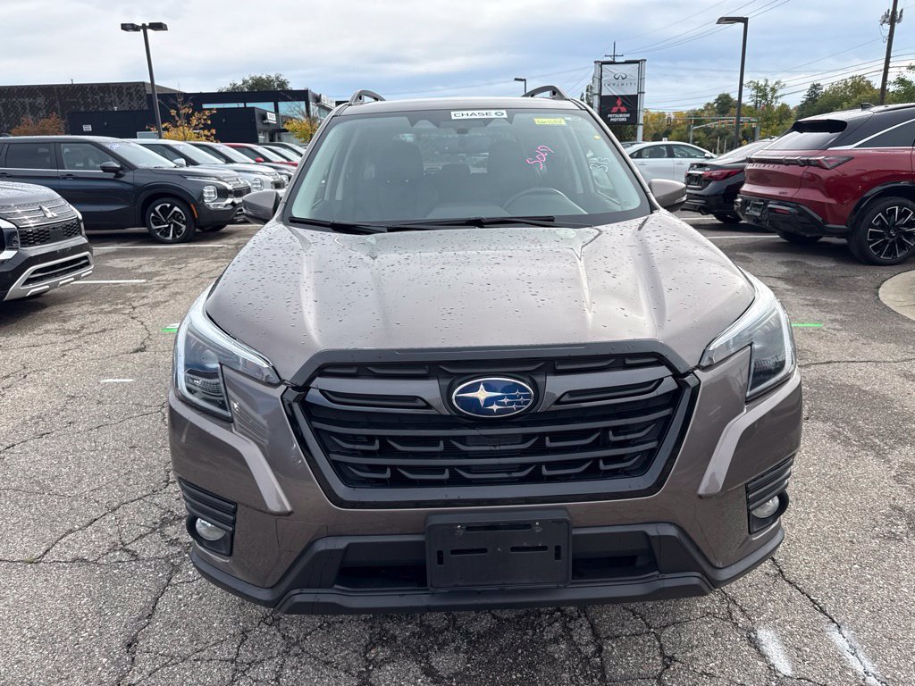 Used 2023 Subaru Forester Limited AWD/4WD image 2