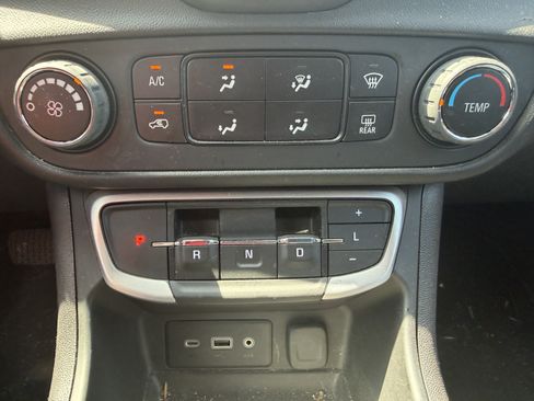 Used 2024 GMC Terrain SLE FWD image 16