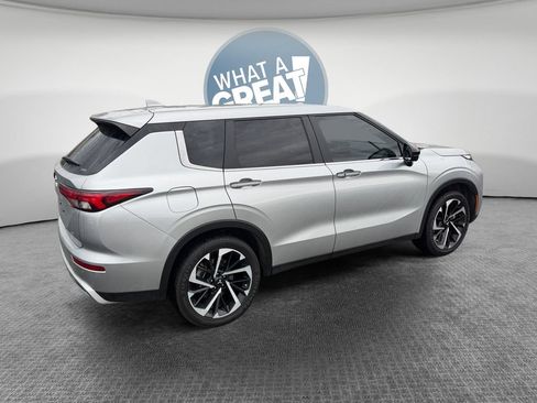 Used 2024 Mitsubishi Outlander SE AWD/4WD image 3