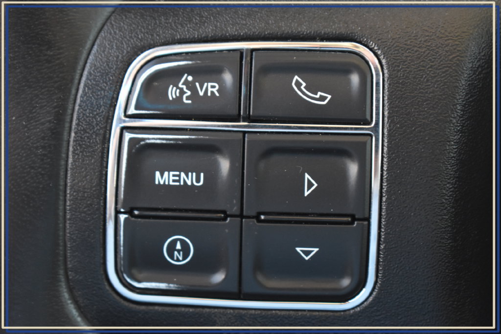 Used 2018 Jeep Wrangler Unlimited Sahara w/ Connectivity Group AWD/4WD image 25