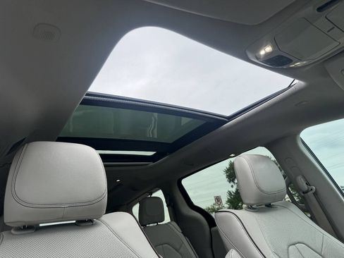 Used 2017 Chrysler Pacifica Limited FWD image 15
