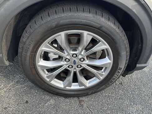 Used 2022 Ford Explorer Limited image 34